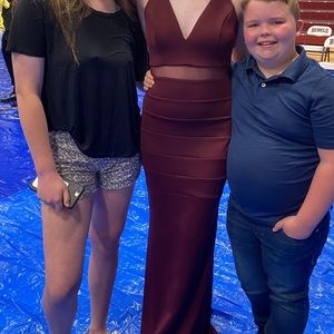 A beautiful tight fitting prom dress! Wore once!